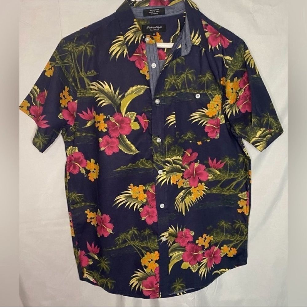 Eighty Eight Platinum Hawaiian button up shirt size M
